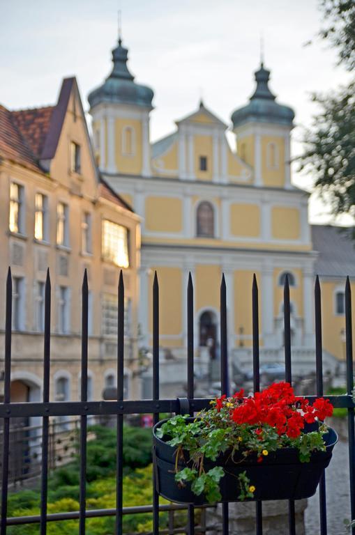 Hill Inn Познан Екстериор снимка