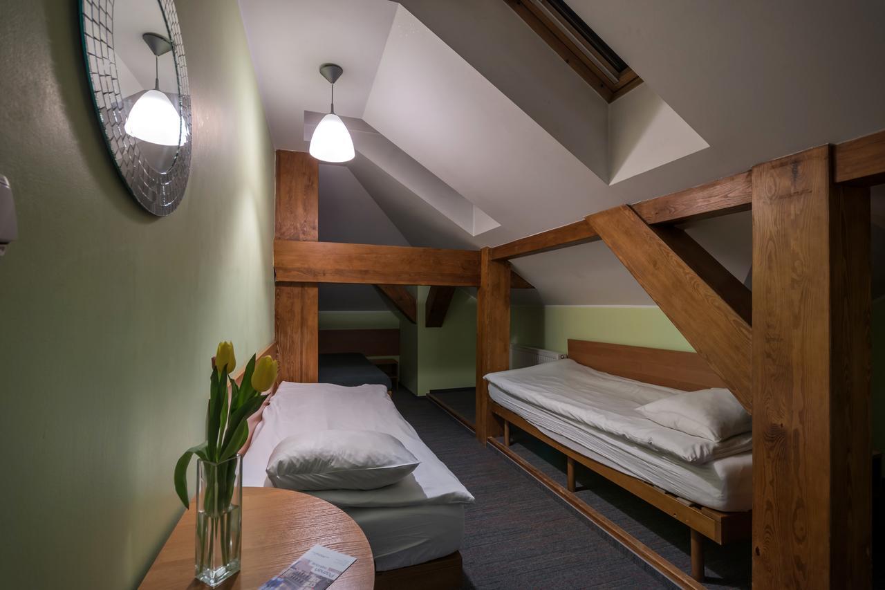 Hill Inn Познан Екстериор снимка