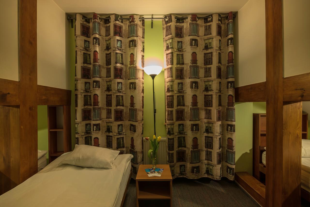 Hill Inn Познан Екстериор снимка