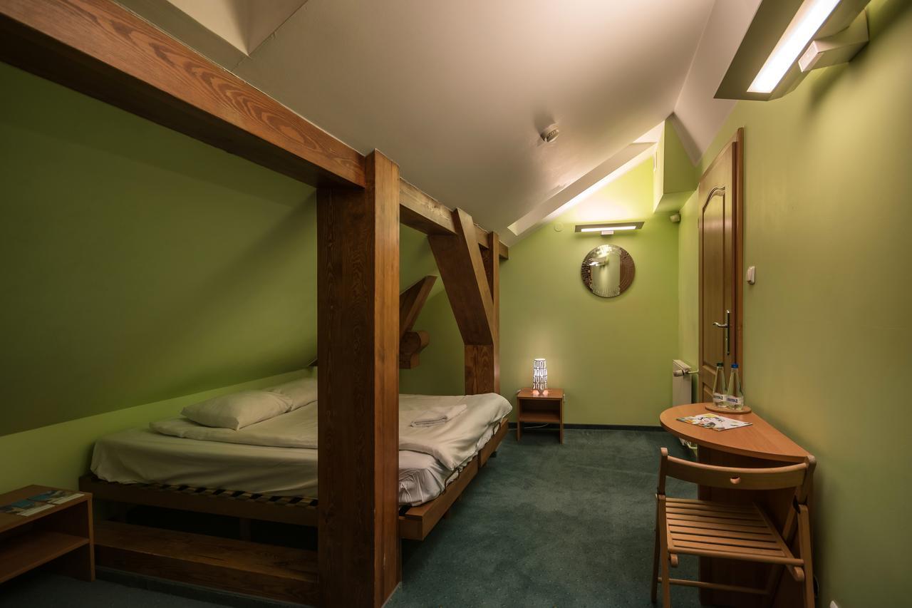 Hill Inn Познан Екстериор снимка