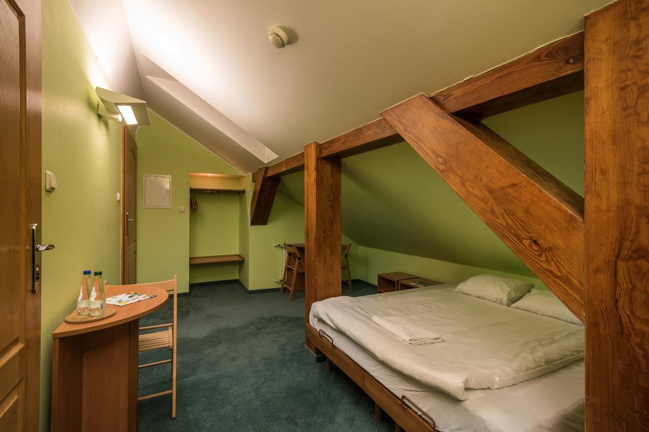 Hill Inn Познан Екстериор снимка