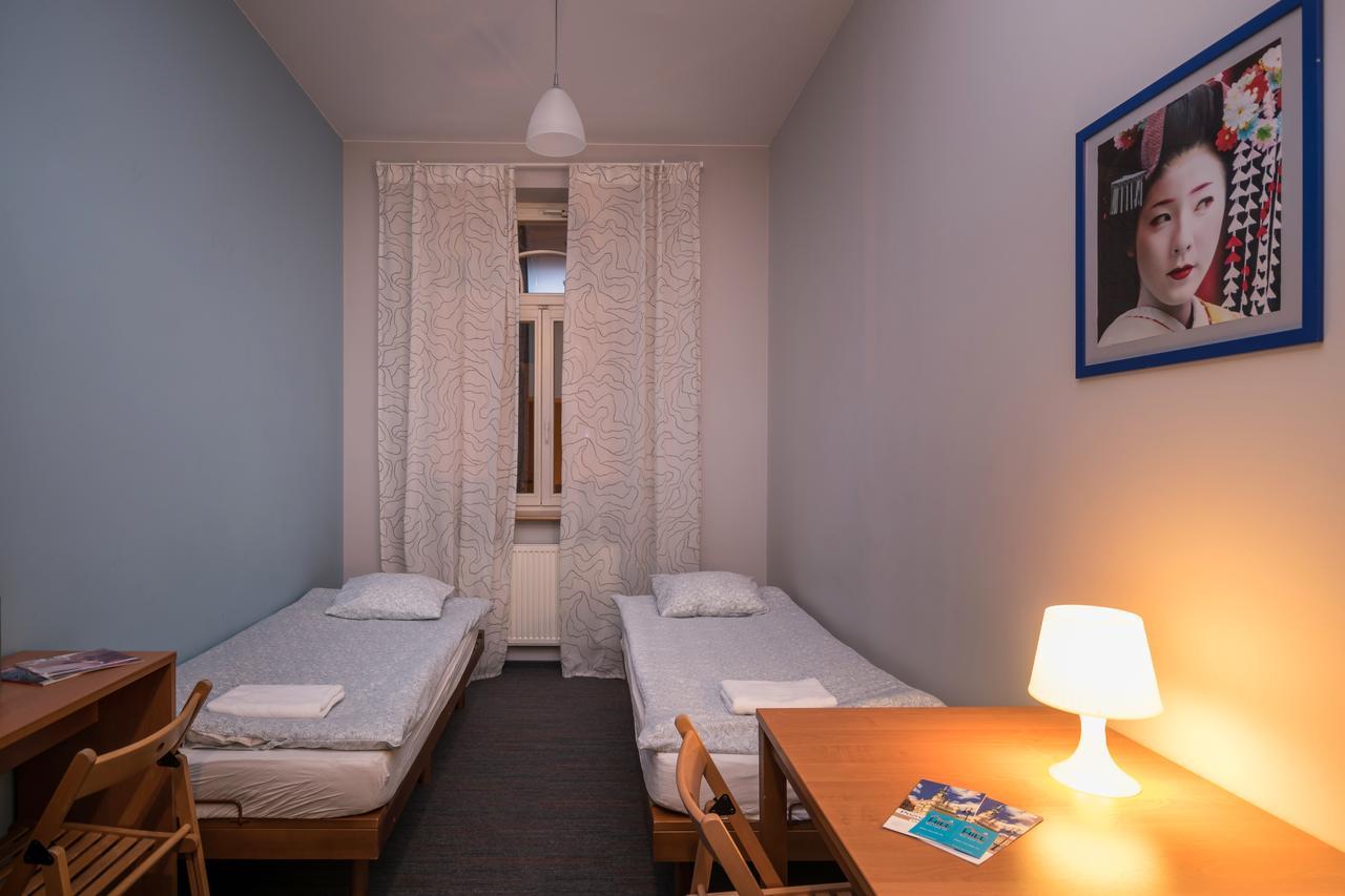 Hill Inn Познан Екстериор снимка