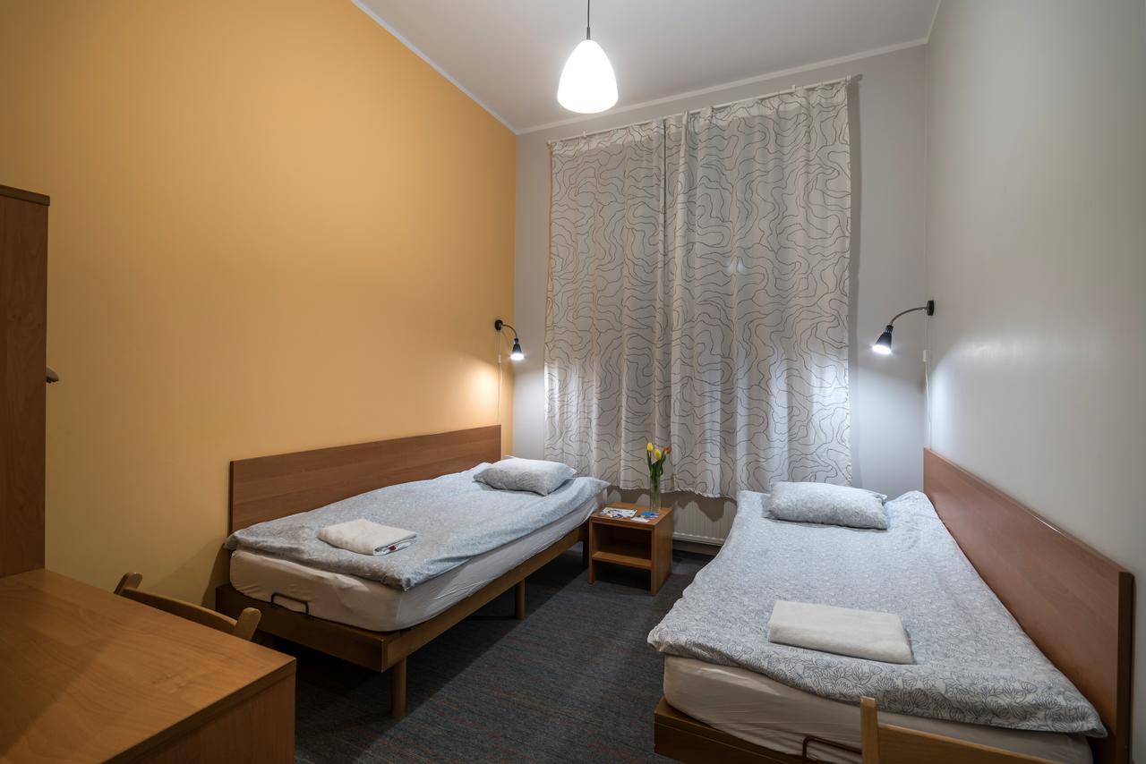 Hill Inn Познан Екстериор снимка