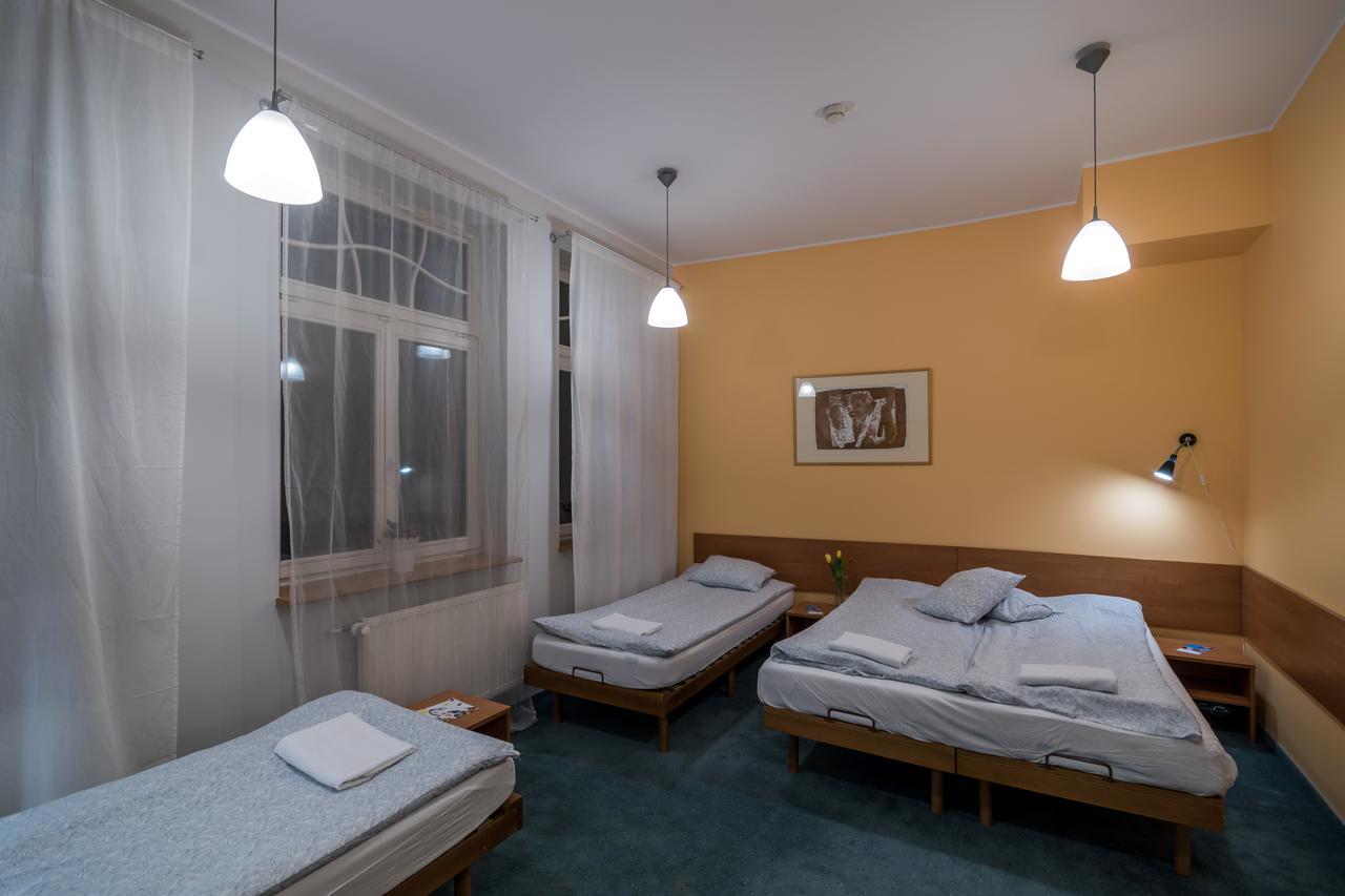 Hill Inn Познан Екстериор снимка
