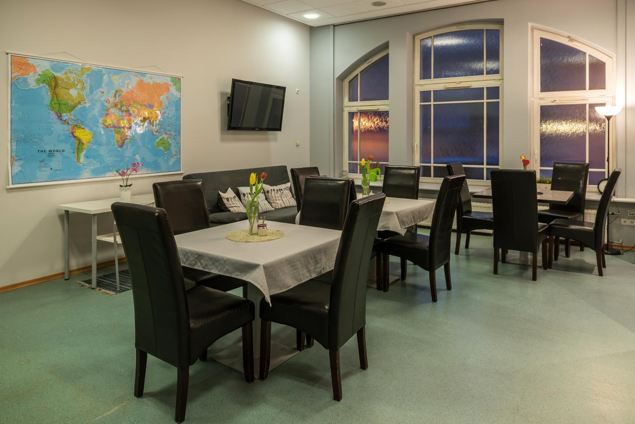 Hill Inn Познан Екстериор снимка