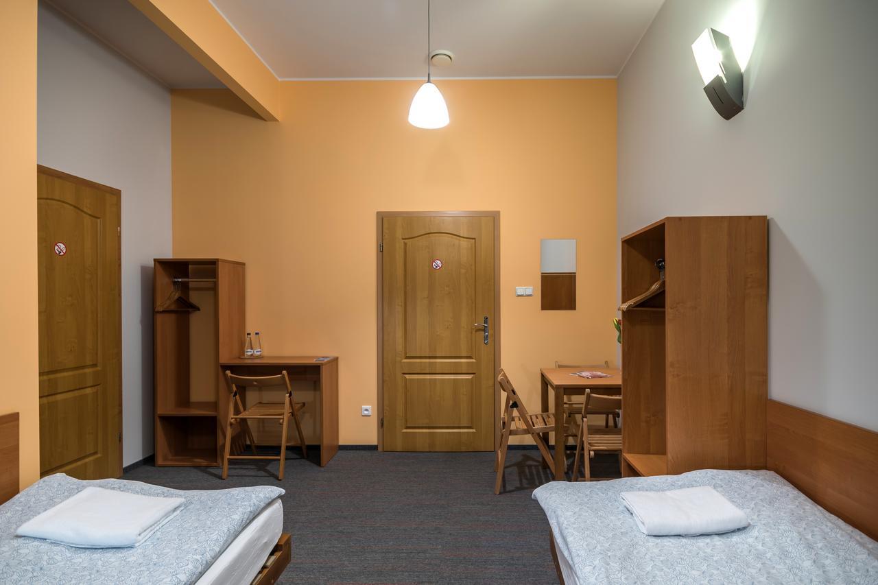 Hill Inn Познан Екстериор снимка