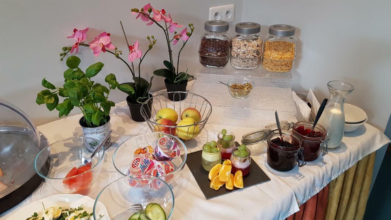 Hill Inn Познан Екстериор снимка
