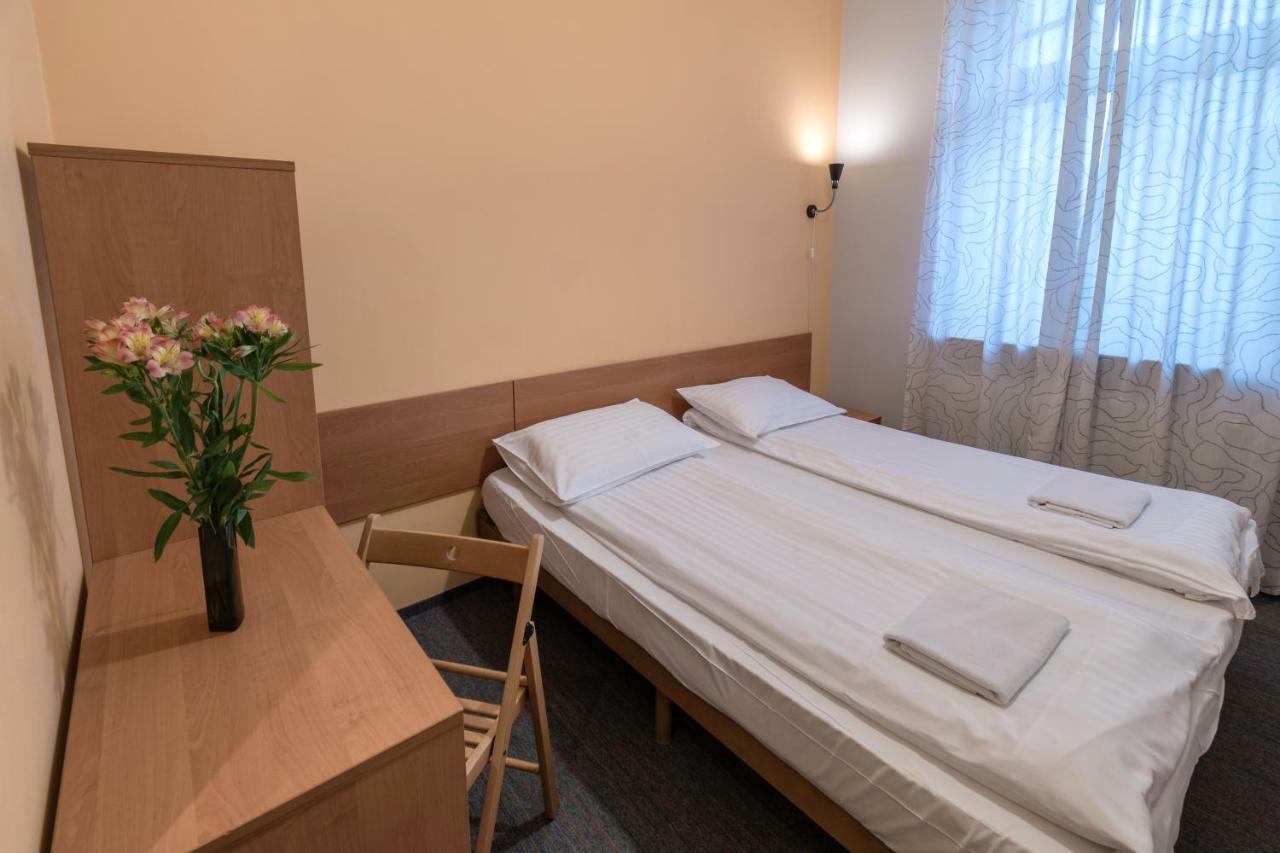 Hill Inn Познан Екстериор снимка