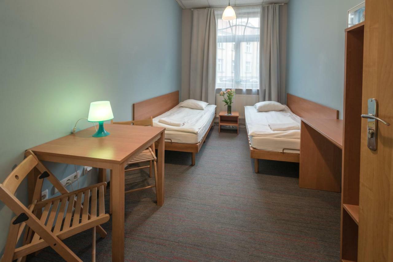 Hill Inn Познан Екстериор снимка