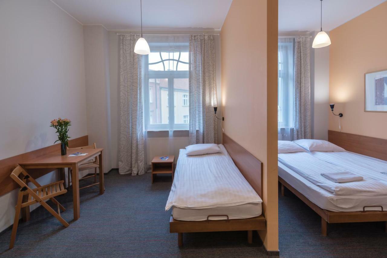 Hill Inn Познан Екстериор снимка