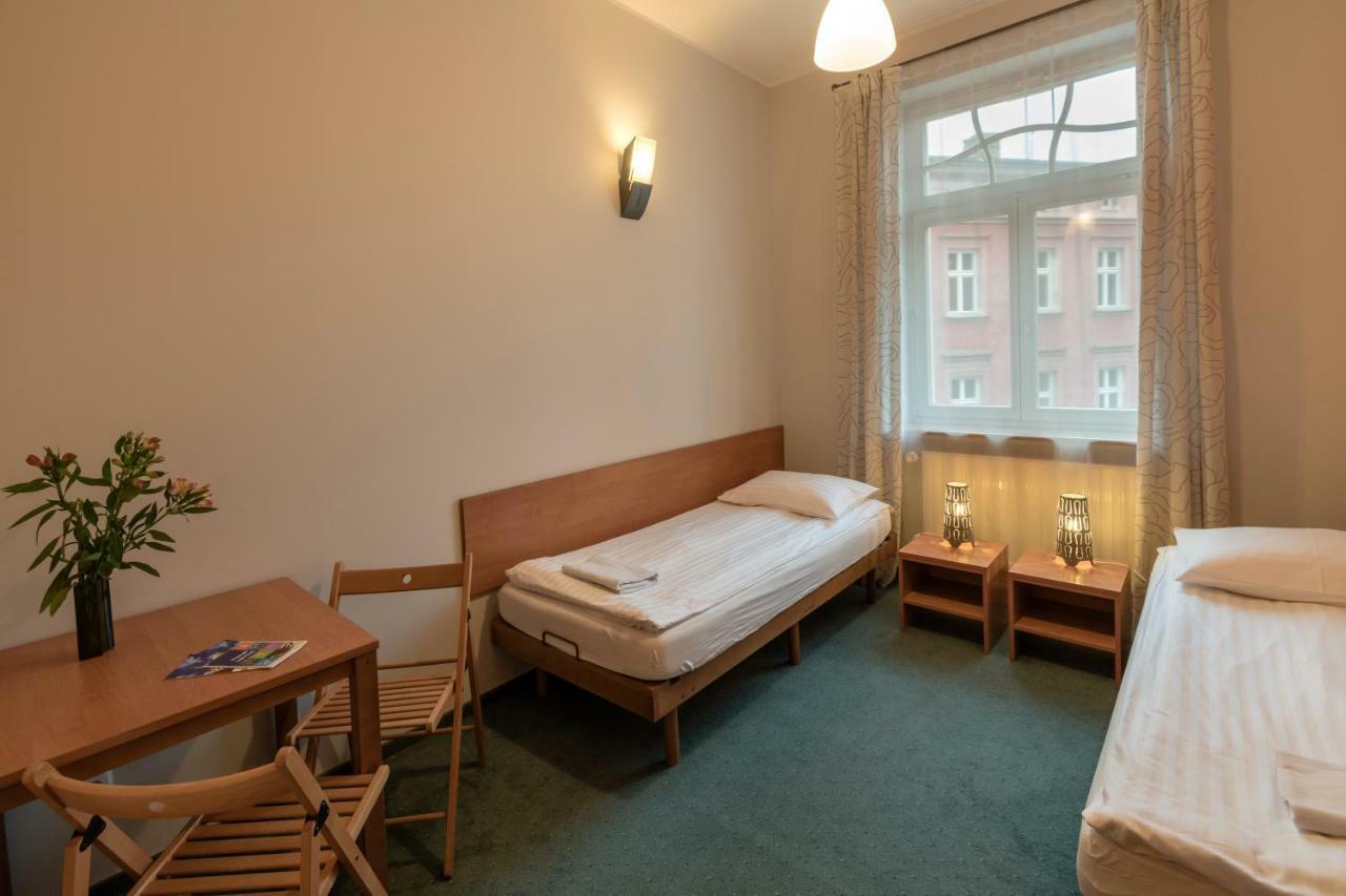 Hill Inn Познан Екстериор снимка
