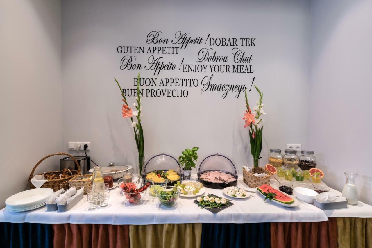 Hill Inn Познан Екстериор снимка